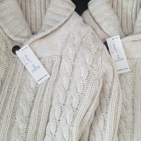 Sweaters - Picture 4 of 4